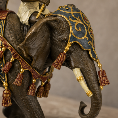 Éléphant d'apparat indien et son cornac en résine polychrome, vue 2