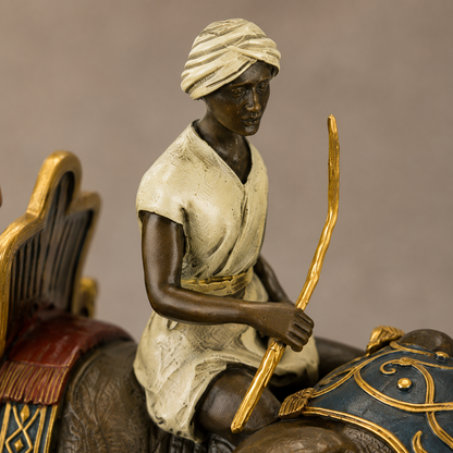 Éléphant d'apparat indien et son cornac en résine polychrome, vue 3