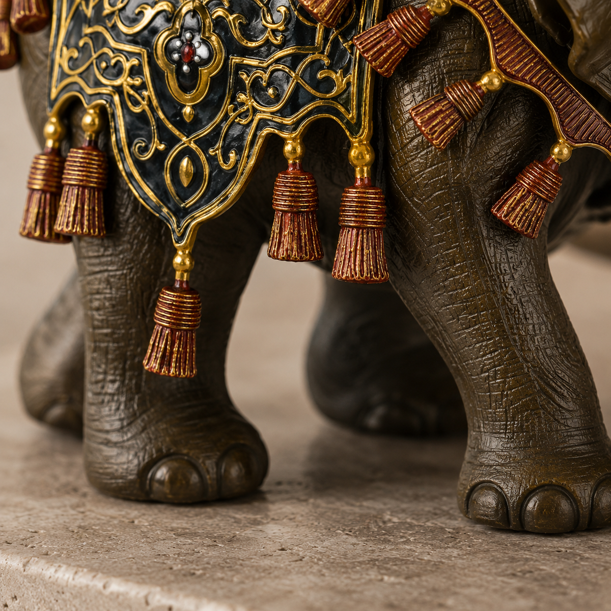 Éléphant d'apparat indien et son cornac en résine polychrome, vue 6