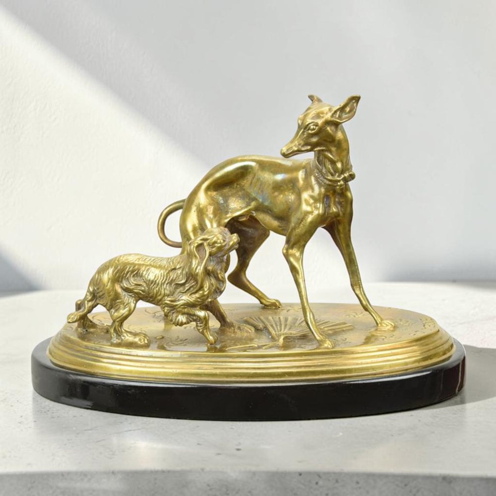 Groupe en laiton doré deux chiens lévrier et épagneul