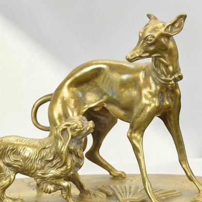 Groupe en laiton doré deux chiens lévrier et épagneul, vue 4