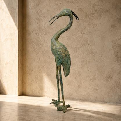 Héron en bronze à patine vert-de-gris, bec ouvert