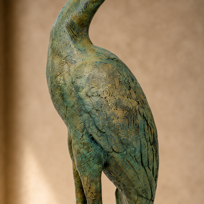 Héron en bronze à patine vert-de-gris, bec ouvert, vue 3