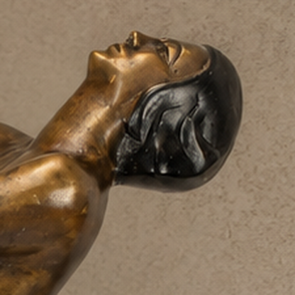Lampe Art Déco femme nue au globe en bronze patiné, vue 2