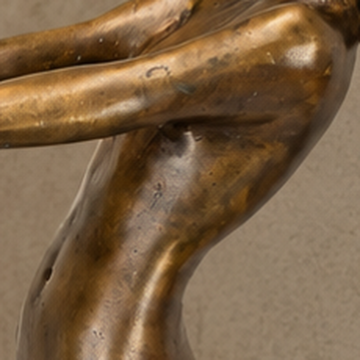 Lampe Art Déco femme nue au globe en bronze patiné, vue 5