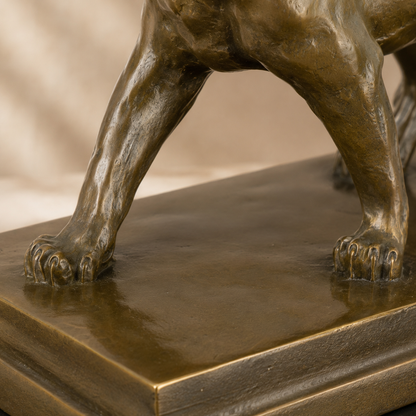 Lionne en marche, sculpture bronze patiné sur socle marbre, vue 6