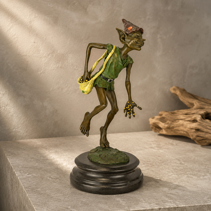 Lutin semeur de graines d'or, sculpture bronze polychrome