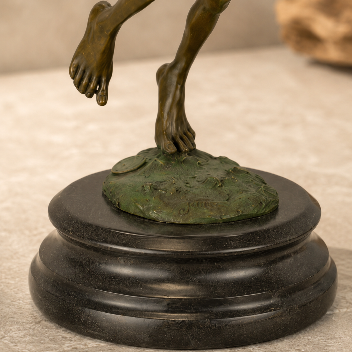 Lutin semeur de graines d'or, sculpture bronze polychrome, vue 7