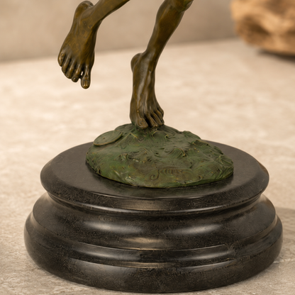 Lutin semeur de graines d'or, sculpture bronze polychrome, vue 7
