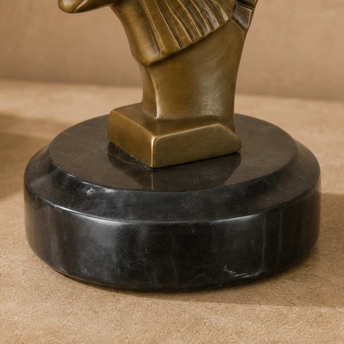 Mascotte automobile Art Déco en bronze, guerrier spartiate, vue 5