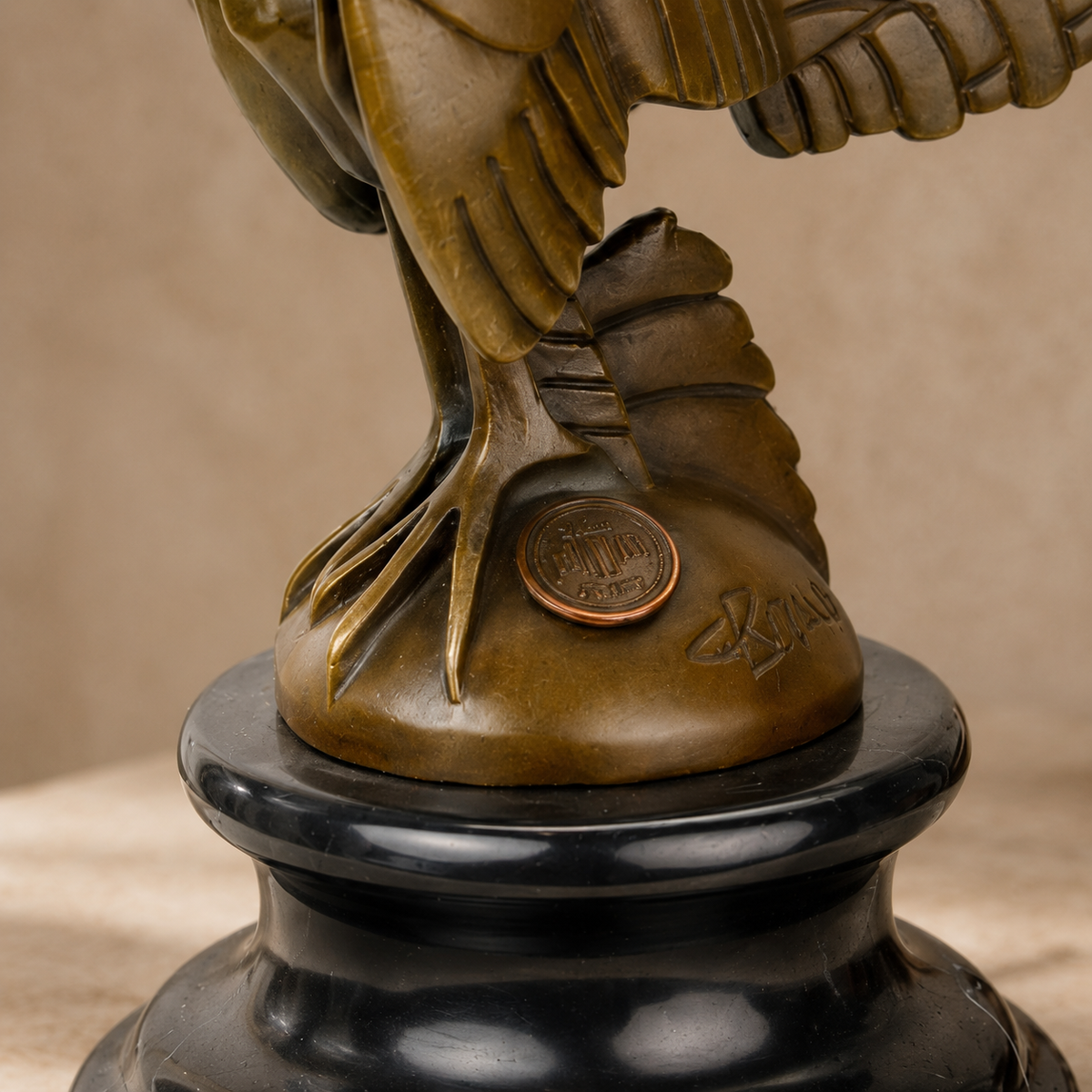 Mascotte automobile coq stylisé Art Déco en bronze patiné, vue 5