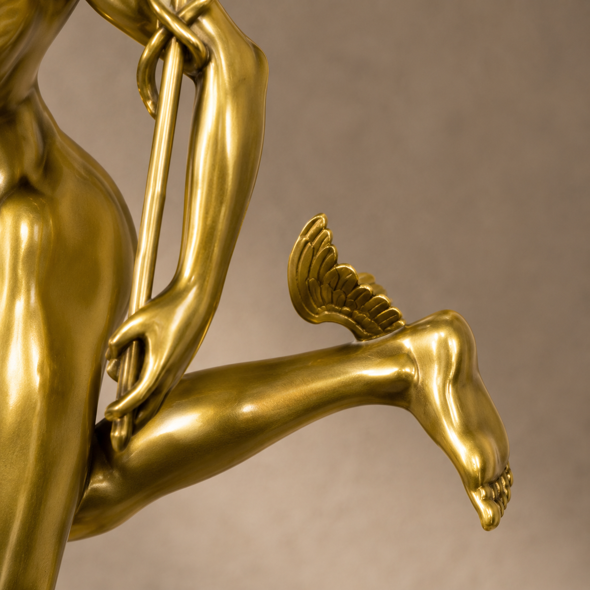 Mercure volant en bronze doré sur socle marbre noir, vue 6