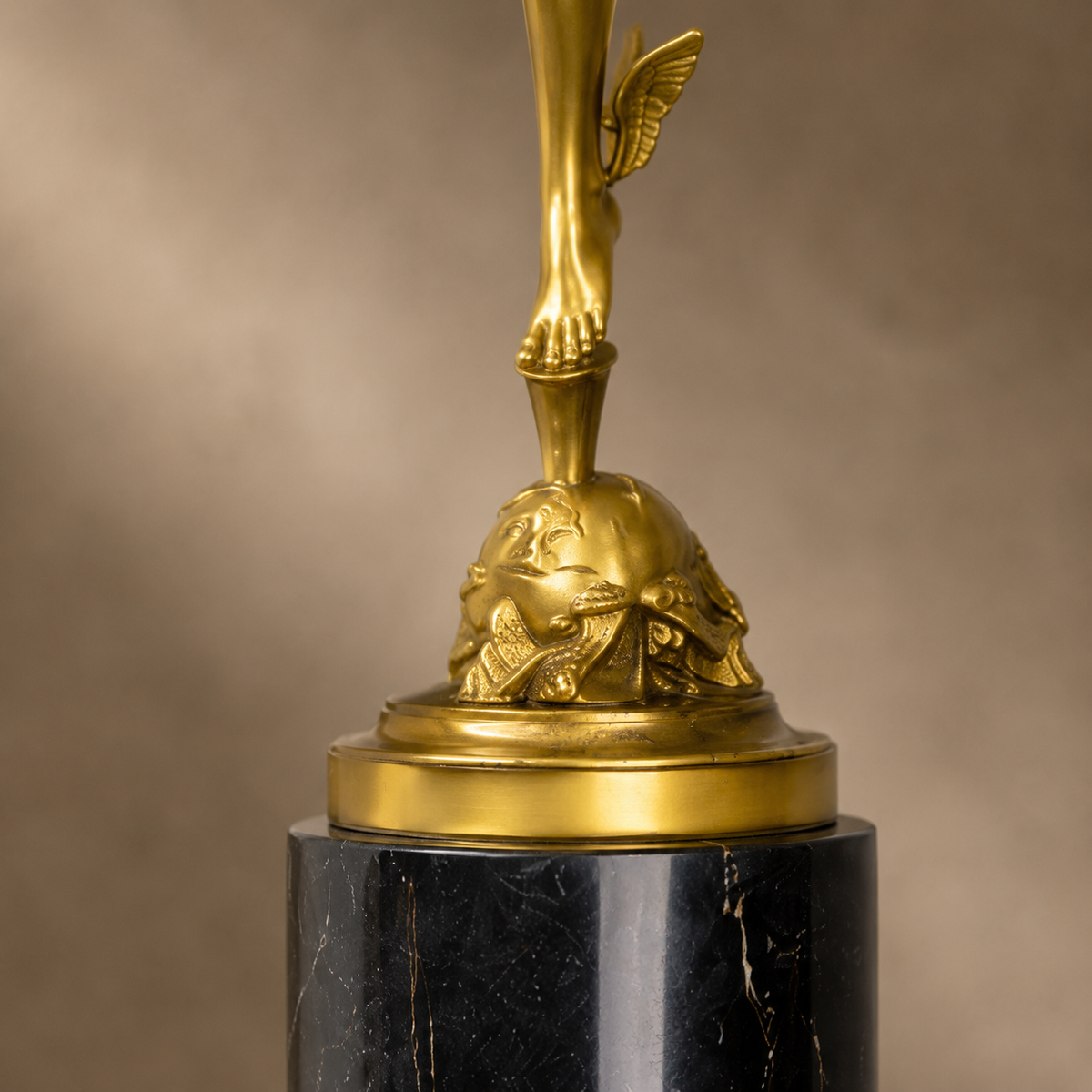 Mercure volant en bronze doré sur socle marbre noir, vue 7