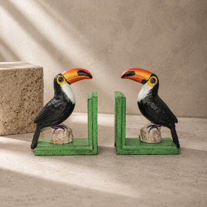 Paire de serre-livres toucans en fonte peinte polychrome