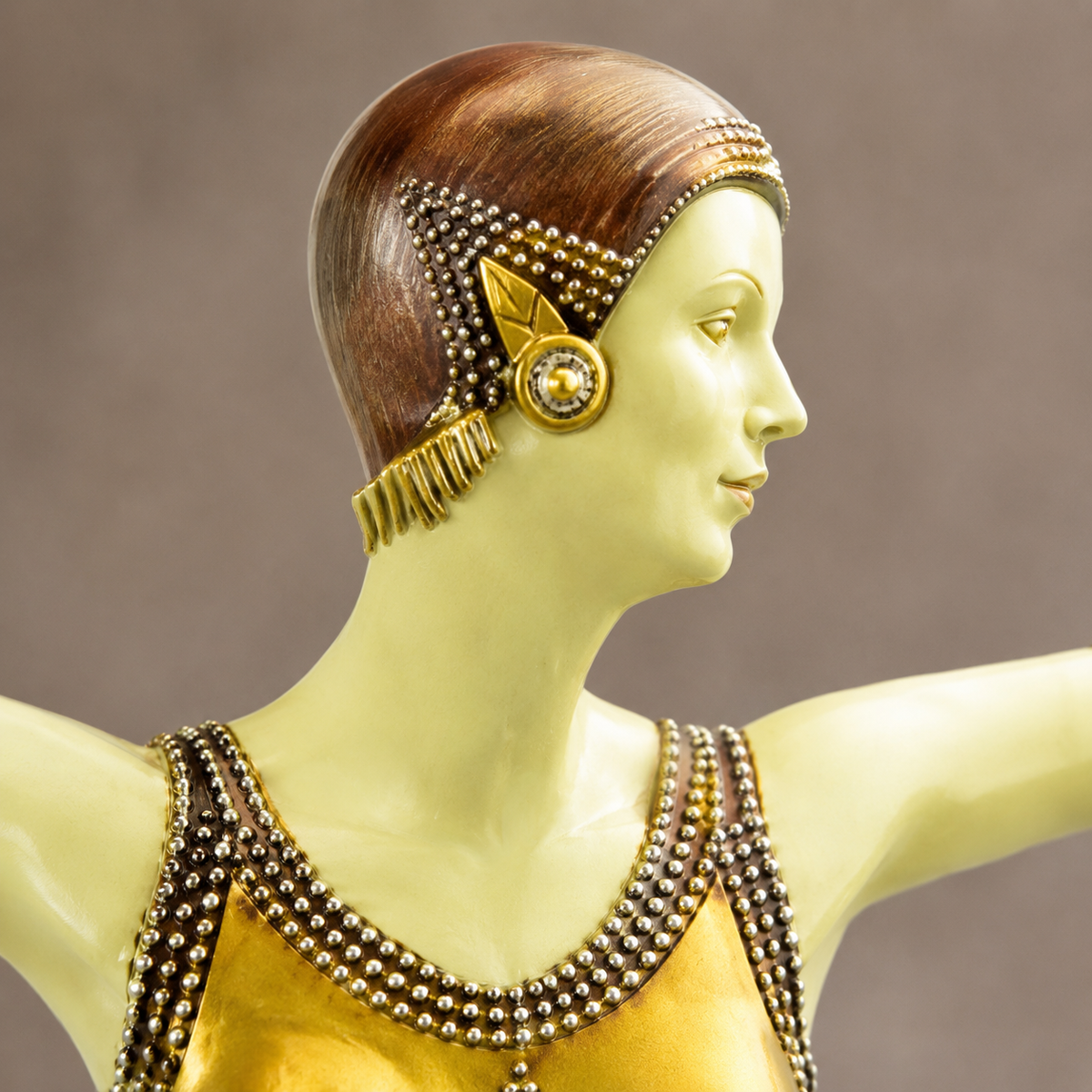 Sculpture Art Déco danseuse bras ouverts bronze polychrome, vue 2