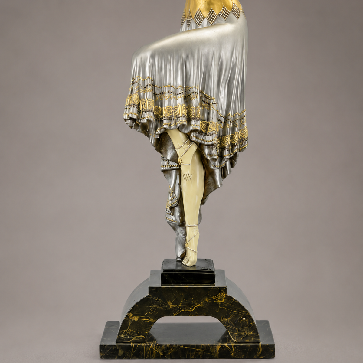 Sculpture Art Déco danseuse bras ouverts bronze polychrome, vue 4