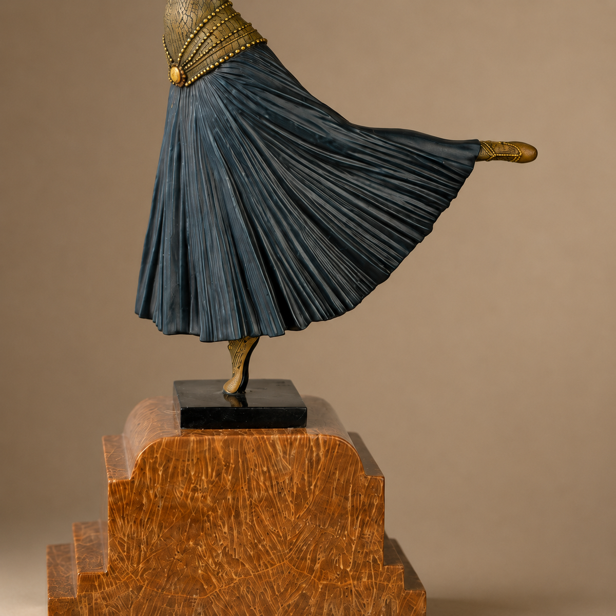 Sculpture Art Déco danseuse orientale en bronze polychrome, vue 4
