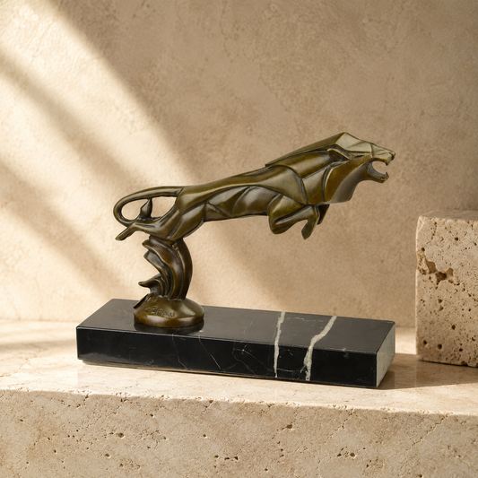 Sculpture Art Déco panthère bondissante en bronze