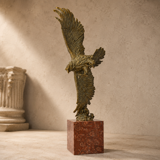 Sculpture bronze aigle aux ailes déployées sur socle marbre