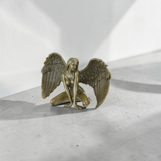 Sculpture bronze ange féminin agenouillé aux ailes déployées