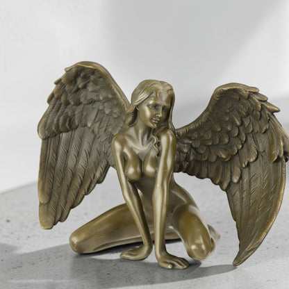 Sculpture bronze ange féminin agenouillé aux ailes déployées, vue 4