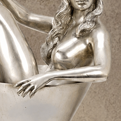 Sculpture bronze argenté femme nue dans coupe à cocktail, vue 3