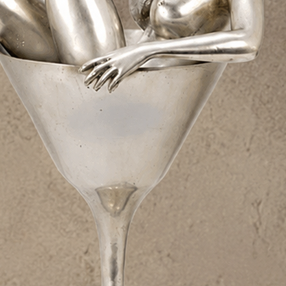 Sculpture bronze argenté femme nue dans coupe à cocktail, vue 6