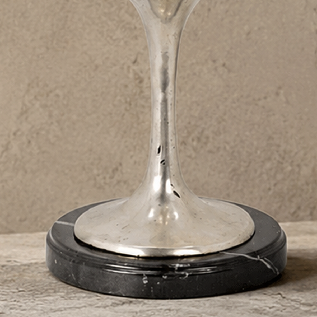 Sculpture bronze argenté femme nue dans coupe à cocktail, vue 7