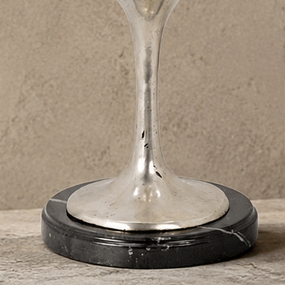 Sculpture bronze argenté femme nue dans coupe à cocktail, vue 7