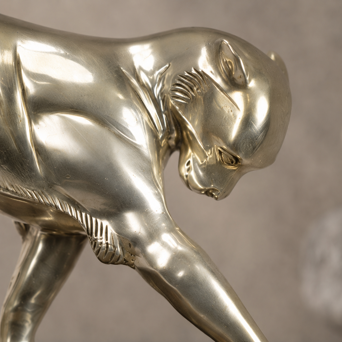 Sculpture bronze argenté, panthère en marche sur marbre, vue 7