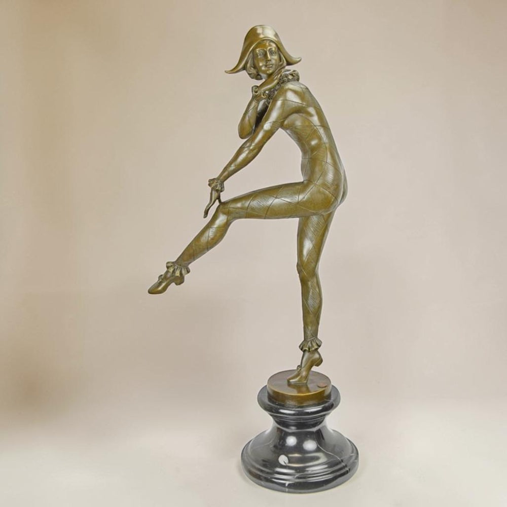 Sculpture en bronze Arlequine dansante sur socle marbre, vue 4
