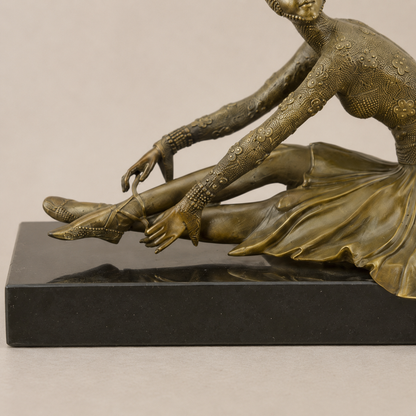 Sculpture bronze Art Déco danseuse assise sur socle marbre, vue 4