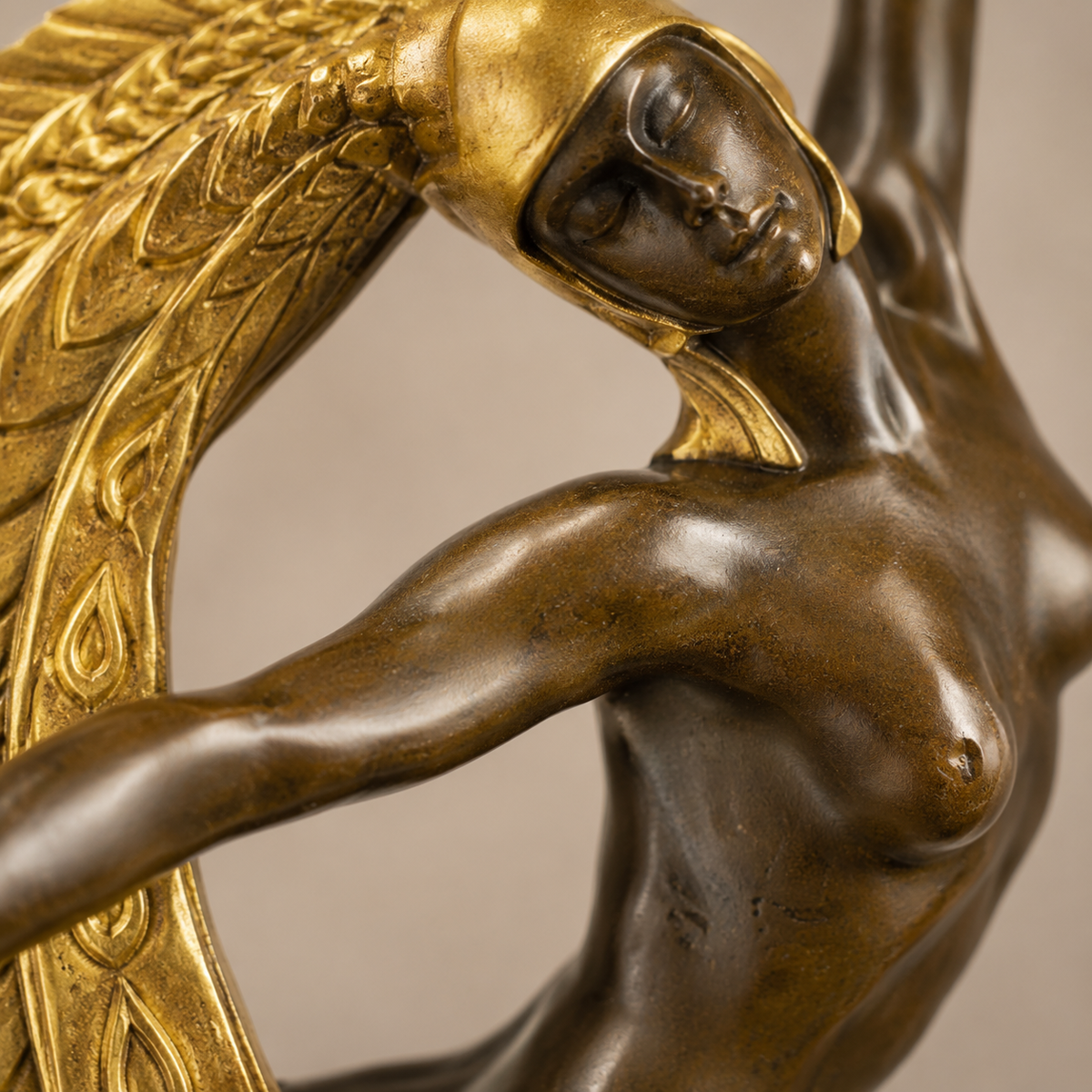 Sculpture bronze Art Déco danseuse au cerceau doré, vue 5