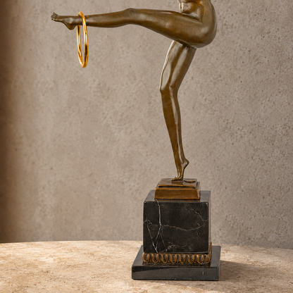 Sculpture bronze Art Déco danseuse nue aux trois anneaux, vue 4