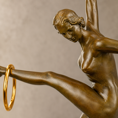 Sculpture bronze Art Déco danseuse nue aux trois anneaux, vue 5