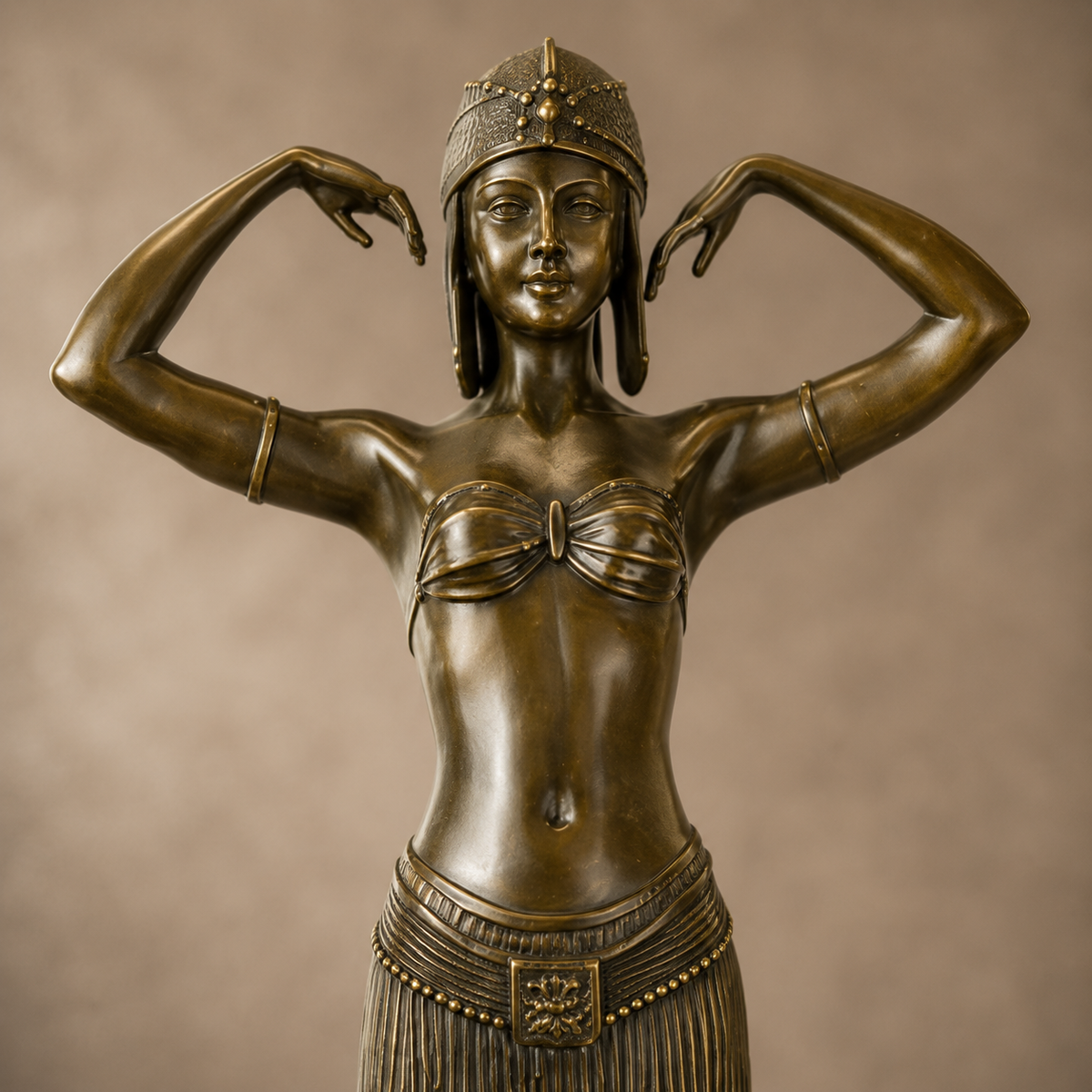 Sculpture bronze Art Déco danseuse orientale aux bras levés, vue 3