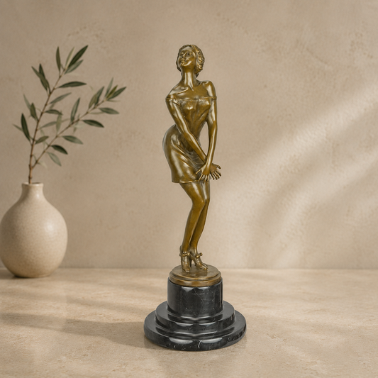 Sculpture bronze Art Déco femme à la robe soulevée
