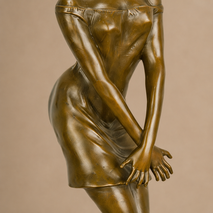 Sculpture bronze Art Déco femme à la robe soulevée, vue 4