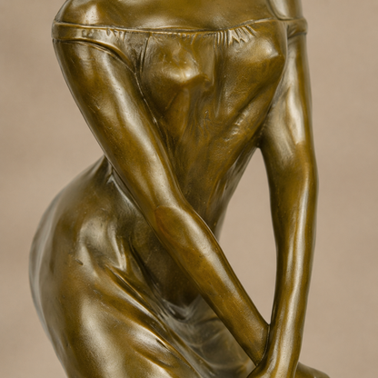 Sculpture bronze Art Déco femme à la robe soulevée, vue 6