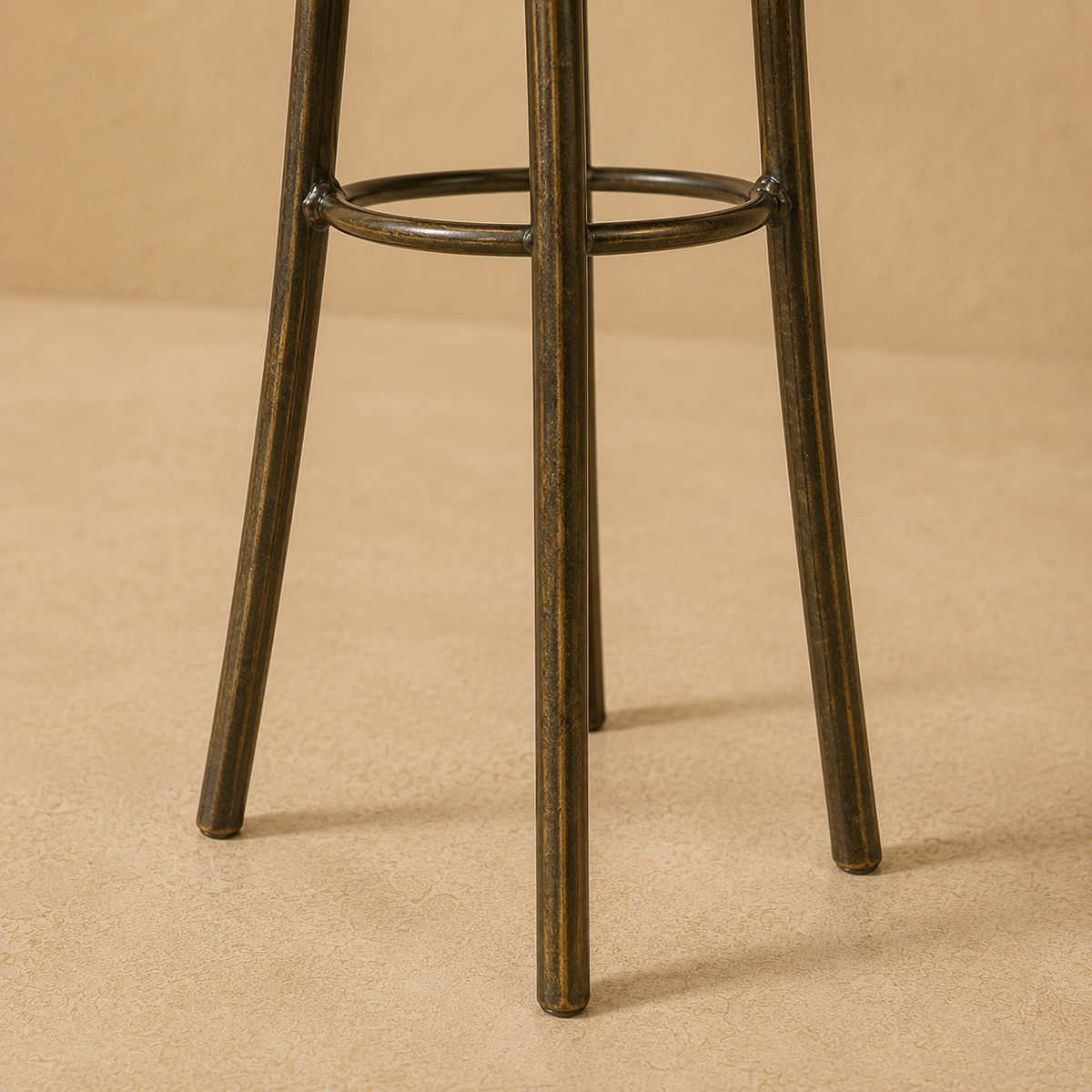 Sculpture bronze Art Déco femme assise sur tabouret de bar, vue 7