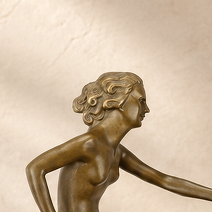 Sculpture bronze Art Déco femme aux deux lévriers, vue 2
