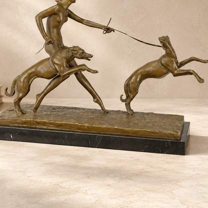 Sculpture bronze Art Déco femme aux deux lévriers, vue 7