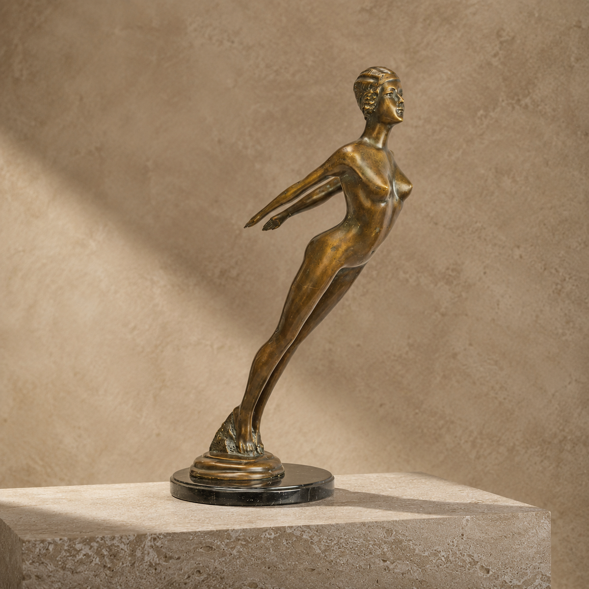 Sculpture bronze Art Déco femme nue en mouvement