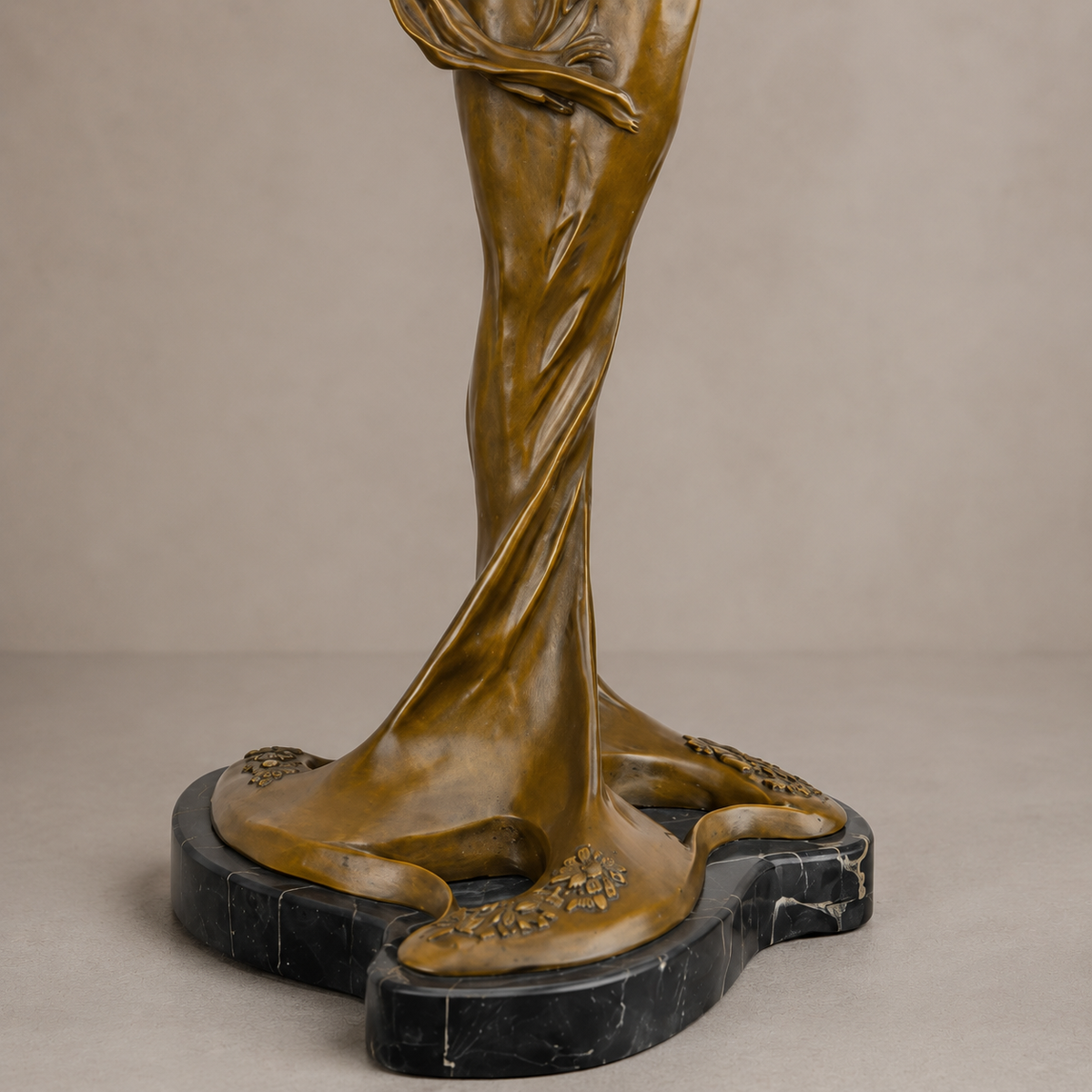 Sculpture bronze Art Nouveau danseuse orientale au voile, vue 4