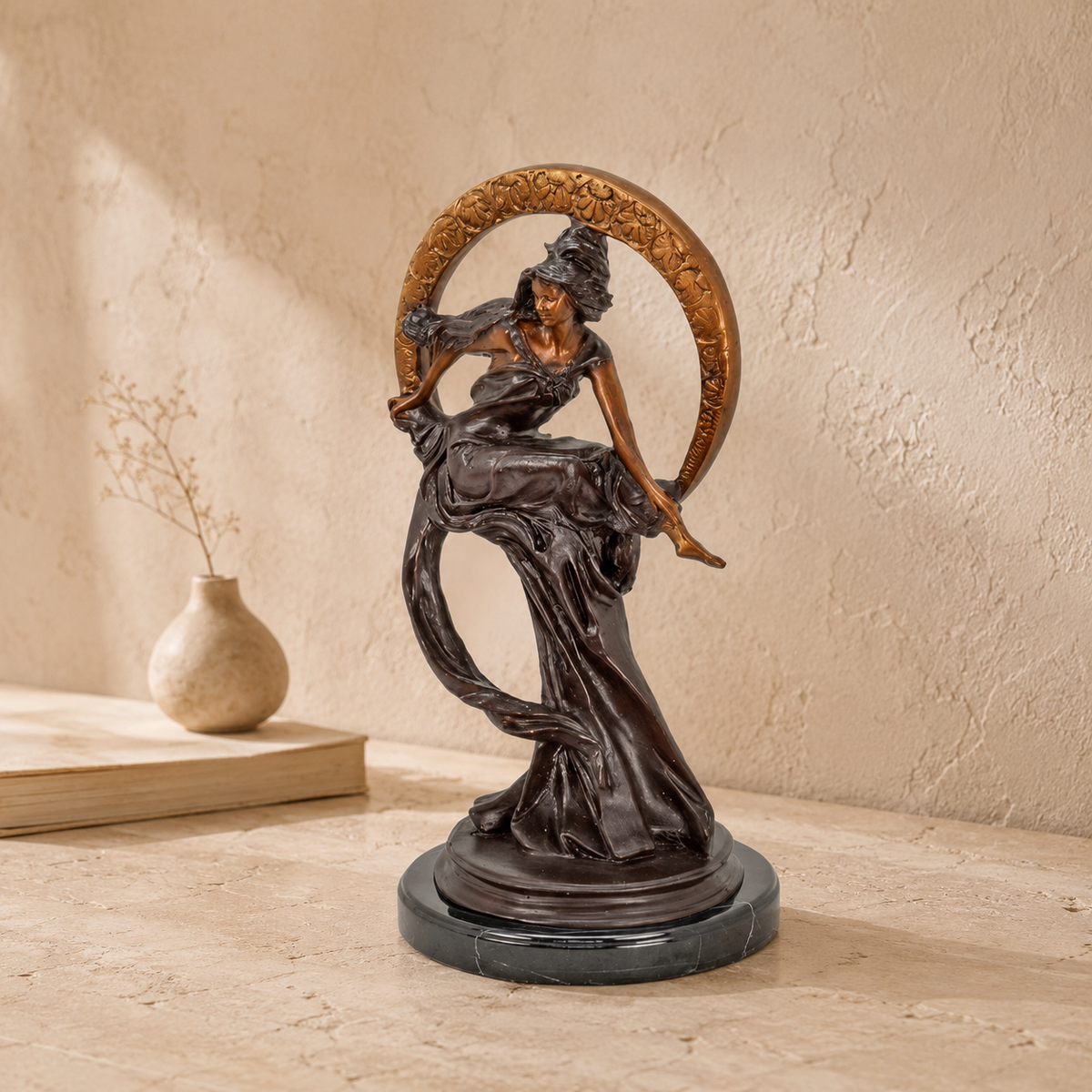 Sculpture bronze Art Nouveau femme au croissant de lune