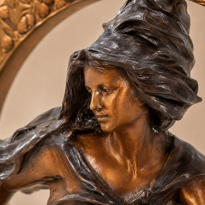 Sculpture bronze Art Nouveau femme au croissant de lune, vue 2