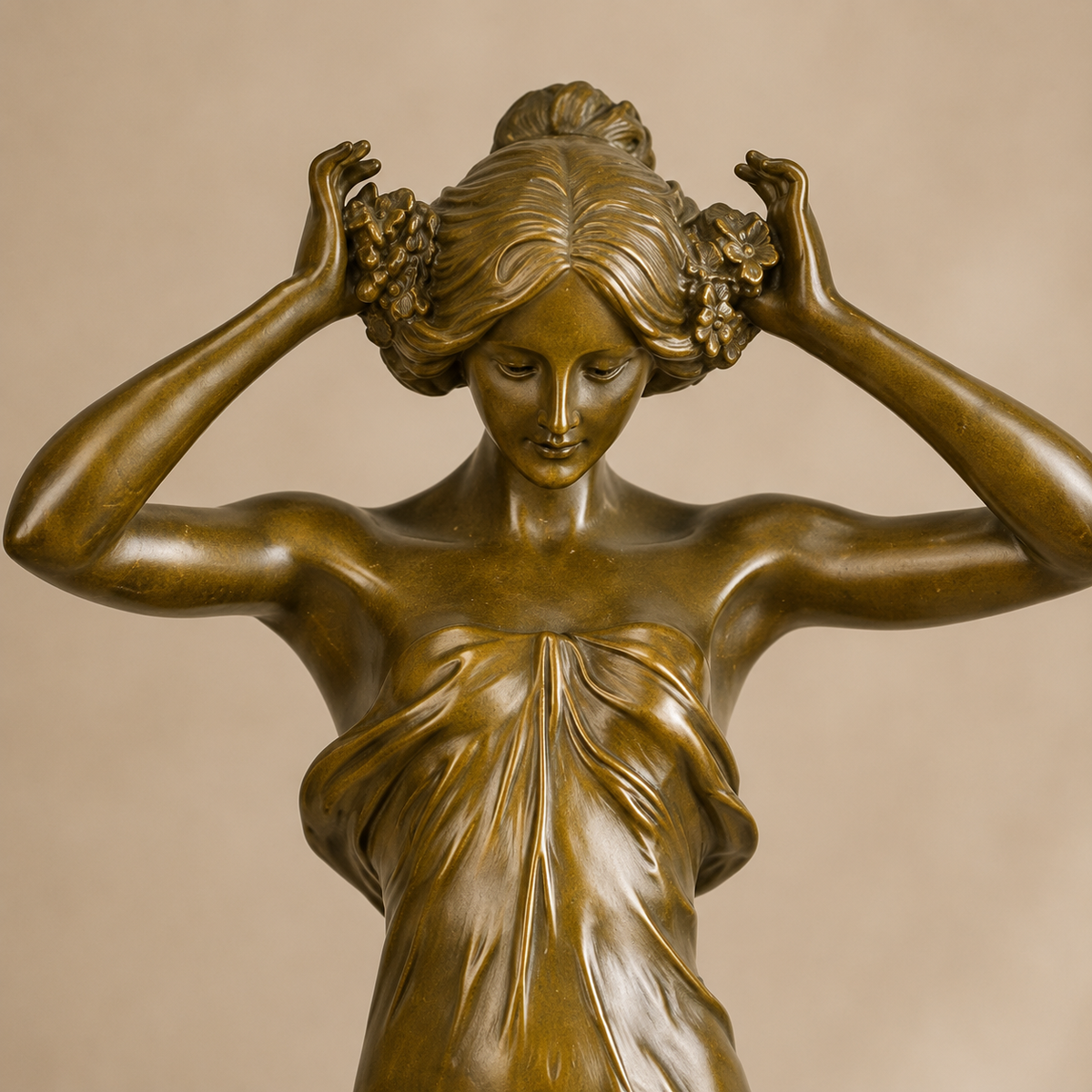 Sculpture bronze Art Nouveau femme drapée à la couronne, vue 3