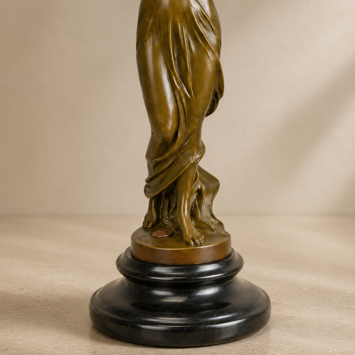 Sculpture bronze Art Nouveau femme drapée à la couronne, vue 5