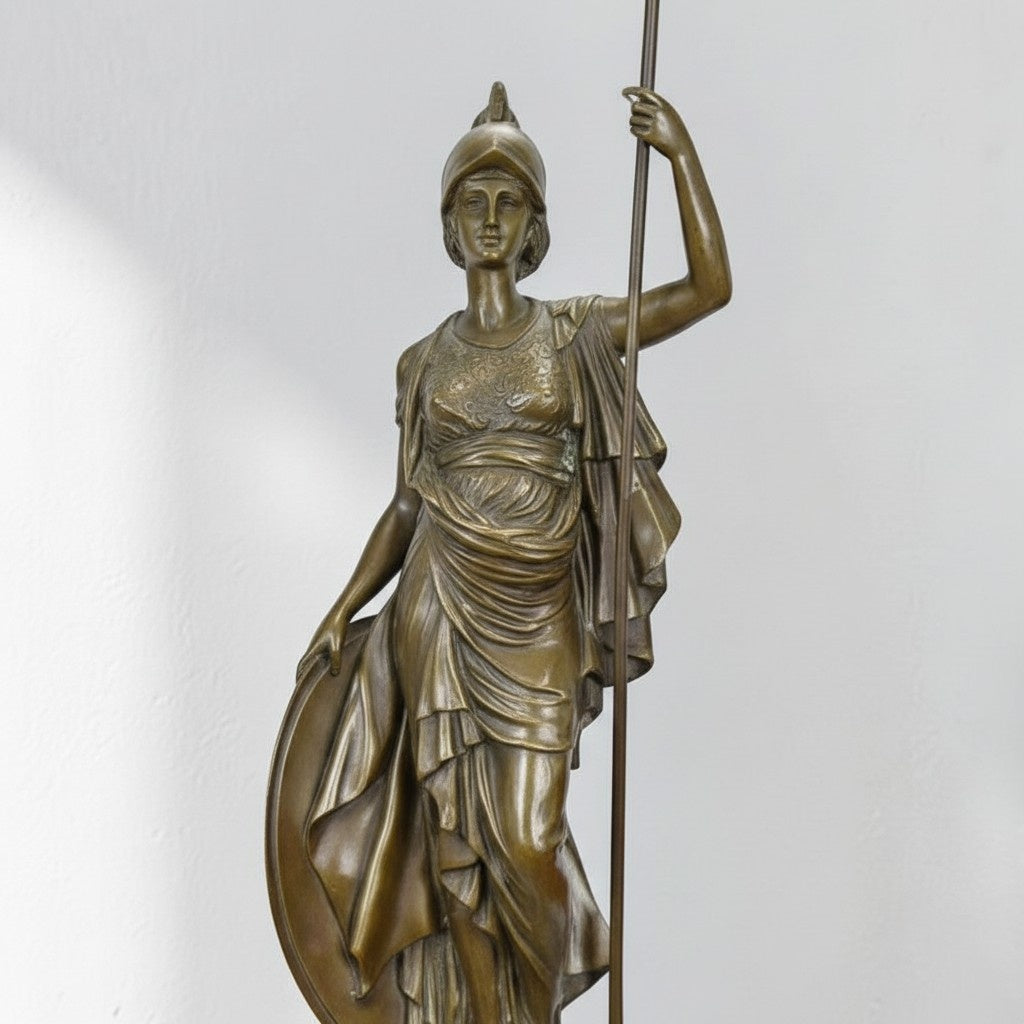 Sculpture en bronze Athéna à la lance sur socle en marbre, vue 2