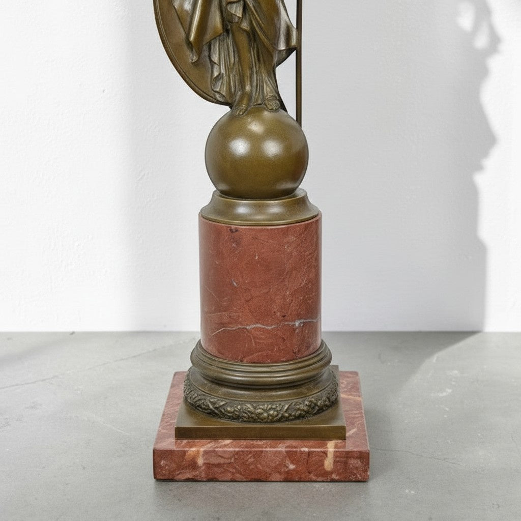 Sculpture en bronze Athéna à la lance sur socle en marbre, vue 3